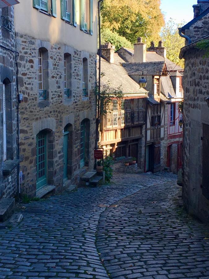 Manureva - Chambre D'Hote En Coeur De Ville Dinan Exterior photo